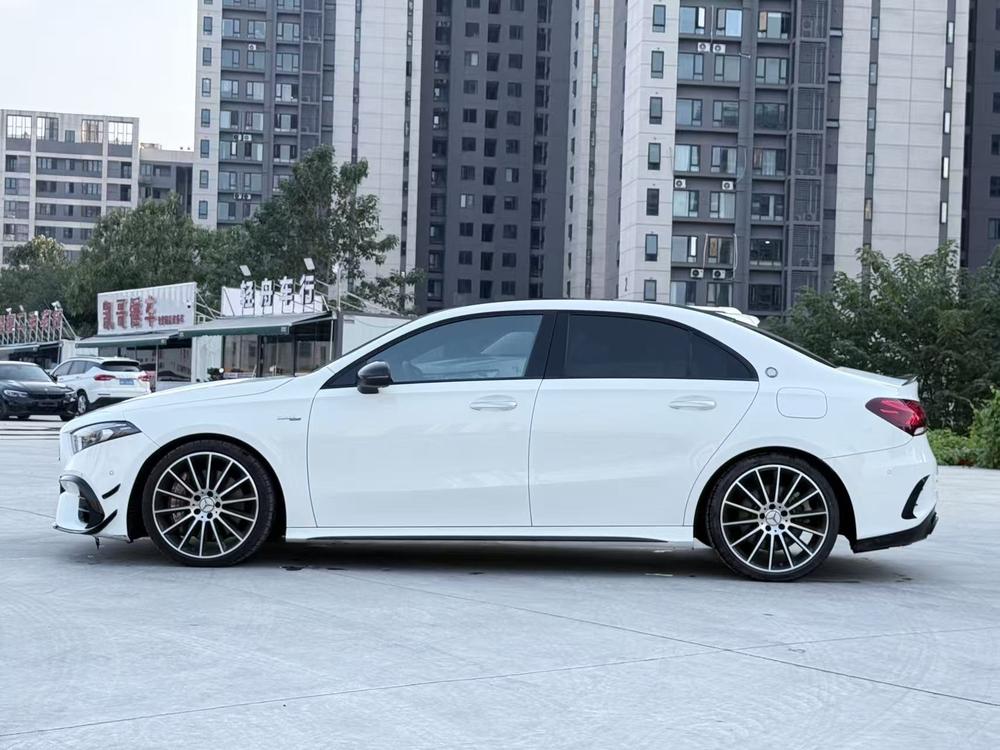 Mercedes-Benz A-Class AMG 2022 AMG A 35 L 4MATIC – фото 4