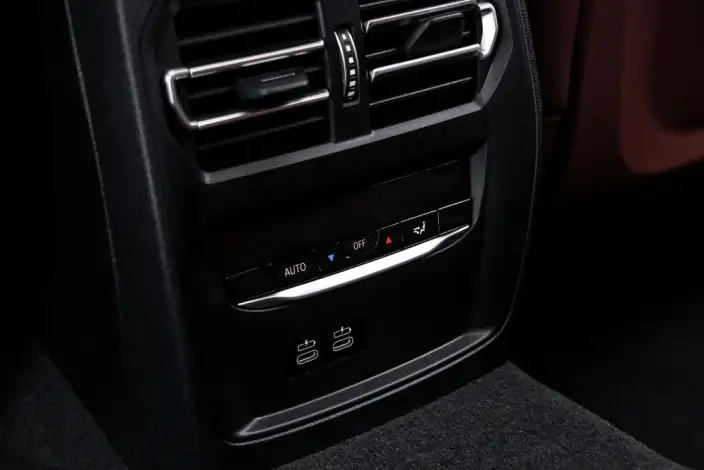 BMW 3 Series 2025 Model 330i M Sports Night Set – фото 6