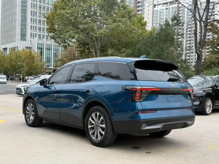 Ford Edge 2023 Model Ford Edge L 2.0T EcoBoost 2WD VII seat Luxury Model – фото 5