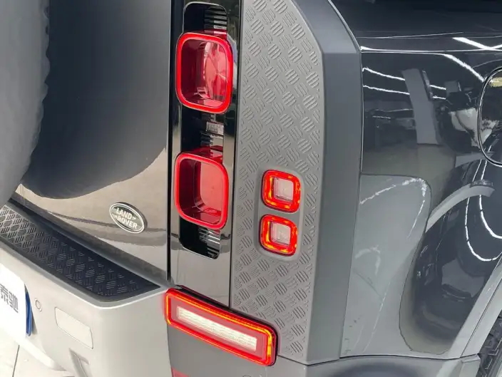 Land Rover Defender 2024 Model 110 3.0T P400 X-Dynamic HSE – фото 8