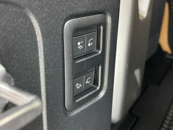 Land Rover Defender 2024 Model 110 3.0T P400 X-Dynamic HSE – фото 9