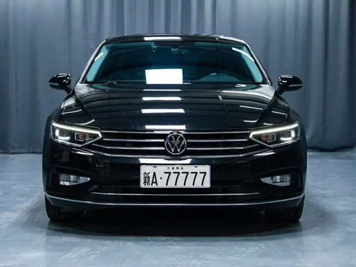 Volkswagen Magotan 2021 Model 330TSI DSG 30th Anniversary Memorial Edition – фото 2