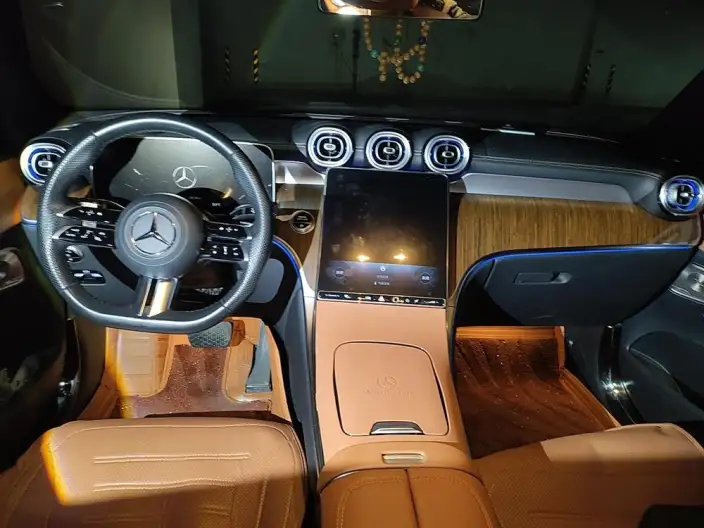 Mercedes-Benz GLC 2023 Model Facelift GLC 300 L 4MATIC Dynamic Model 5 seat – фото 5