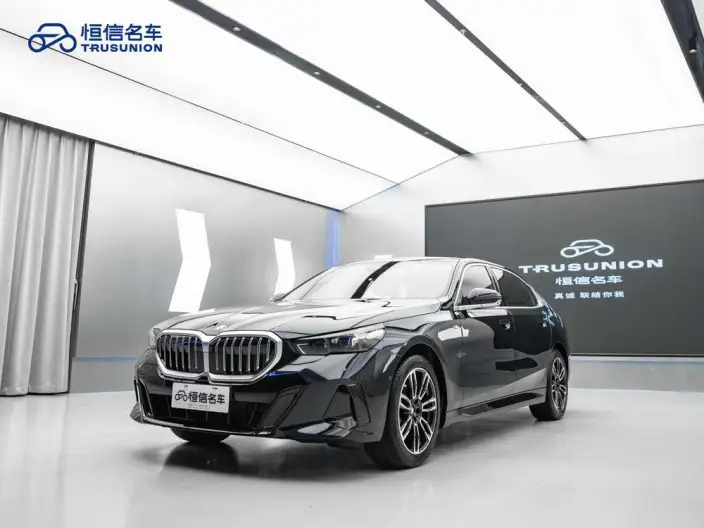 BMW 5 Series 2025 Model 530Li Leading Model M Sports Set – фото 1