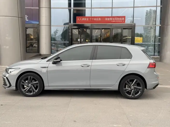 Volkswagen Golf 2023 Model 280TSI DSG R-Line Lite – фото 4
