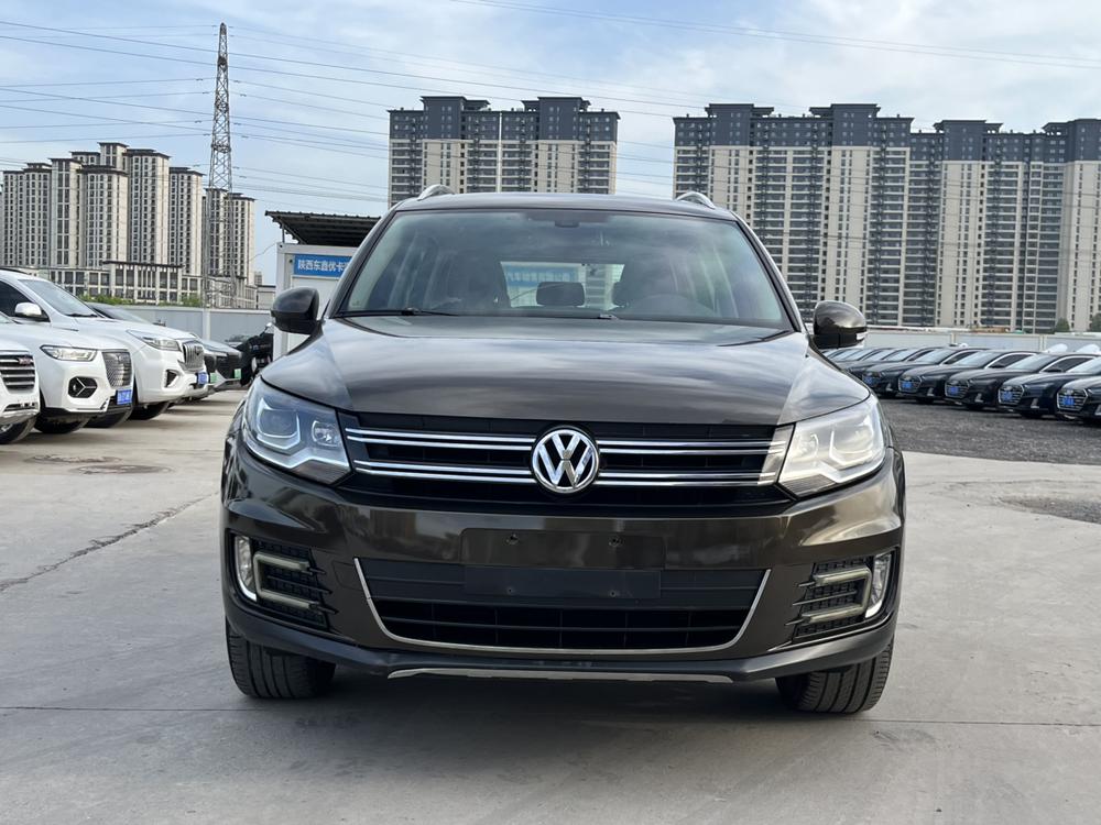 Volkswagen Tiguan 2015 1.8 TSI Automatic FWD Luxury – фото 2