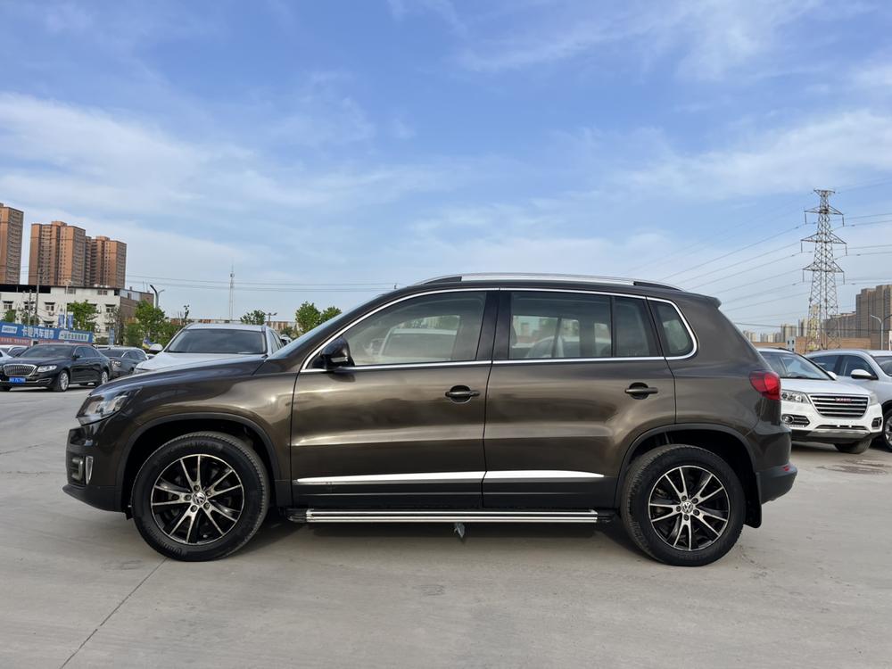 Volkswagen Tiguan 2015 1.8 TSI Automatic FWD Luxury – фото 4