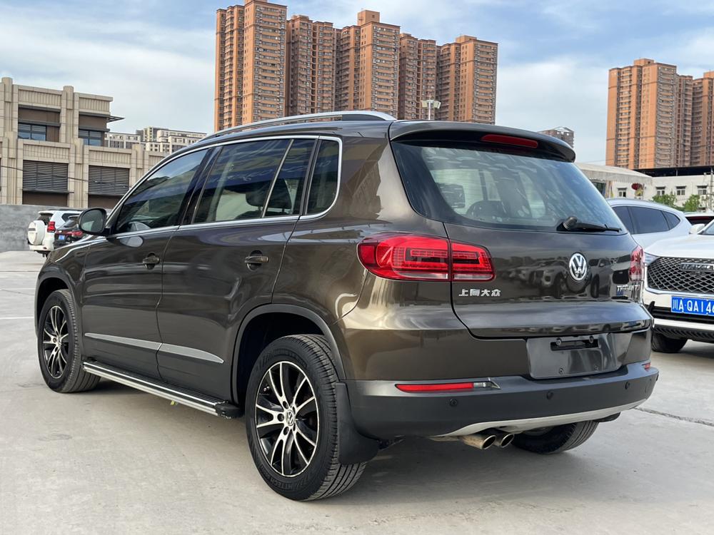 Volkswagen Tiguan 2015 1.8 TSI Automatic FWD Luxury – фото 5