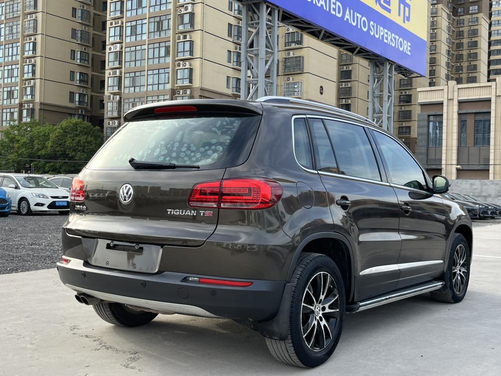 Volkswagen Tiguan 2015 1.8 TSI Automatic FWD Luxury – фото 7
