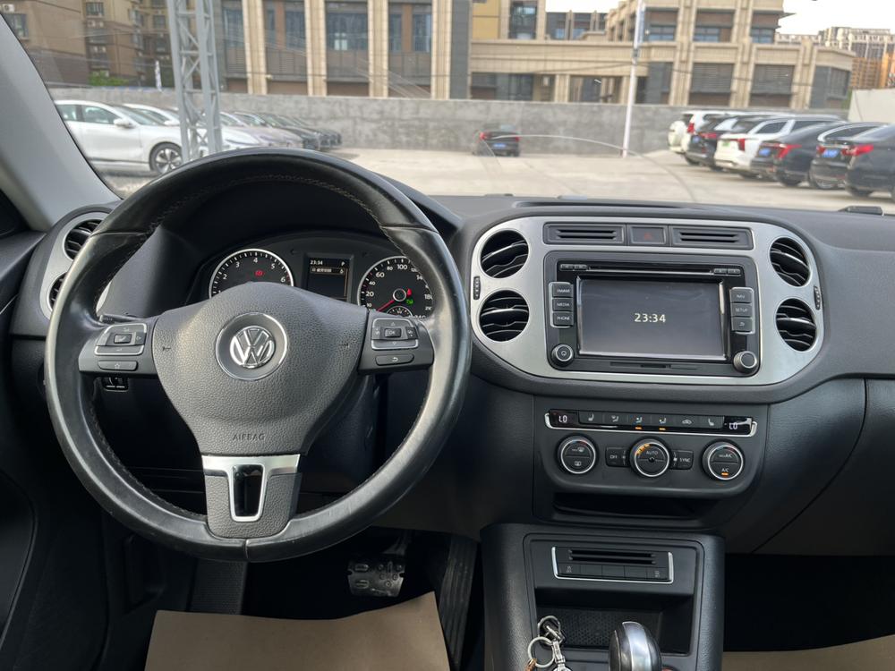 Volkswagen Tiguan 2015 1.8 TSI Automatic FWD Luxury – фото 10