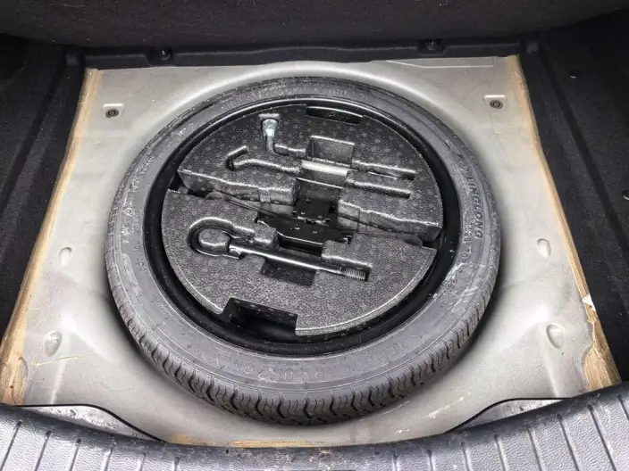 Hongqi H5 Classic 2022 Model Classic Model 1.8T Automatic Flag Rhythm Edition – фото 8