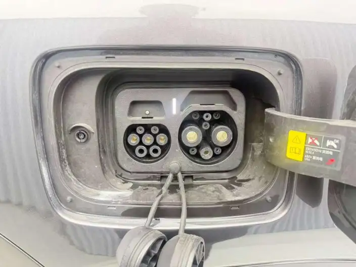 Li Auto ONE 2021 Model Extended Range 6 seat Edition – фото 9
