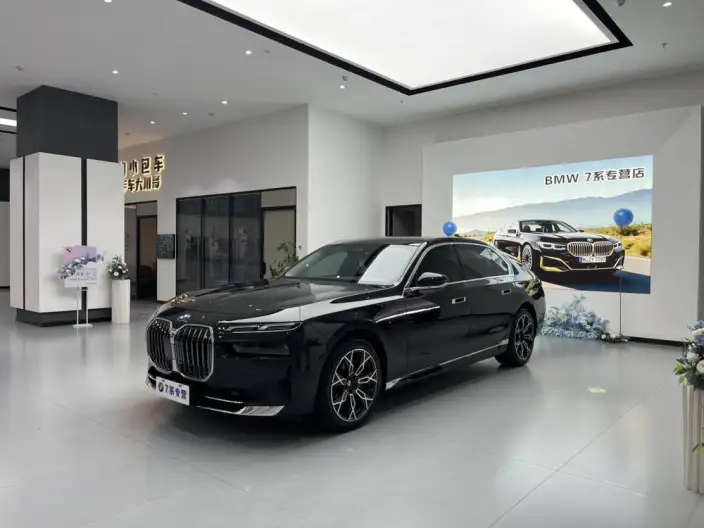 BMW 7 Series 2023 Model 735Li Luxury Set – фото 1