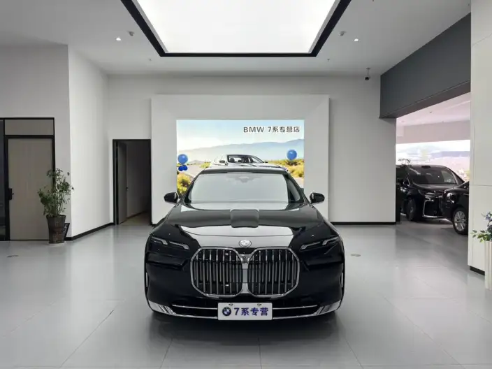BMW 7 Series 2023 Model 735Li Luxury Set – фото 2