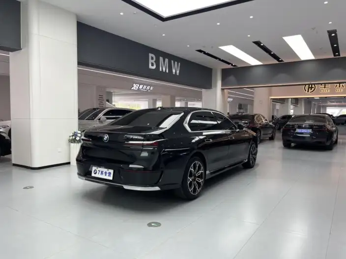 BMW 7 Series 2023 Model 735Li Luxury Set – фото 6