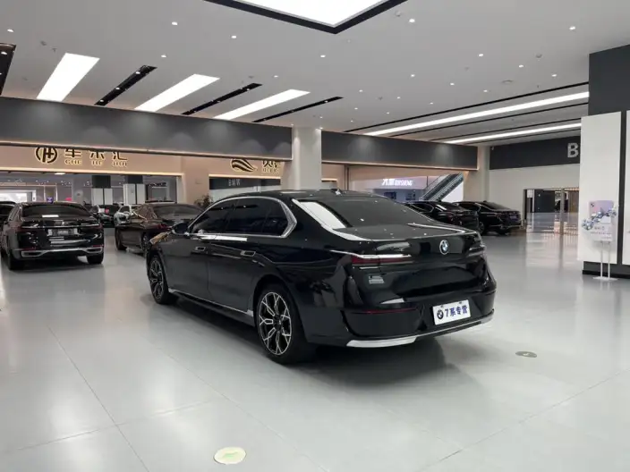 BMW 7 Series 2023 Model 735Li Luxury Set – фото 7