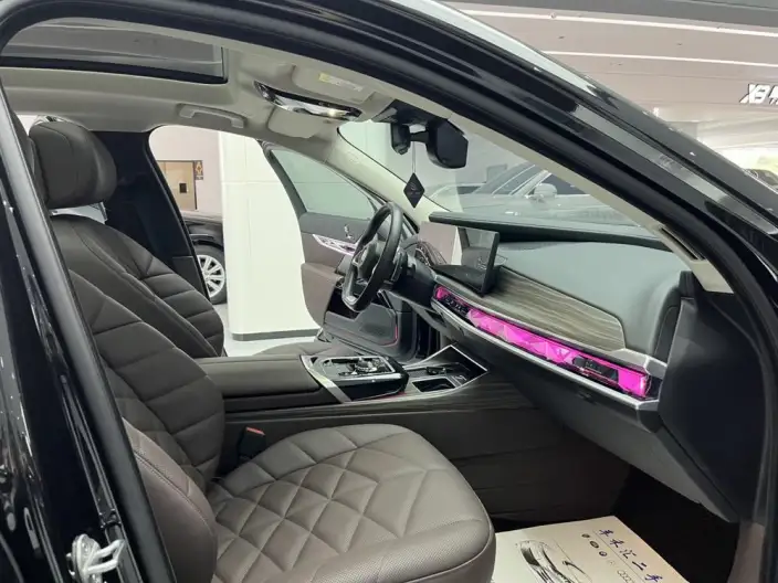 BMW 7 Series 2023 Model 735Li Luxury Set – фото 9