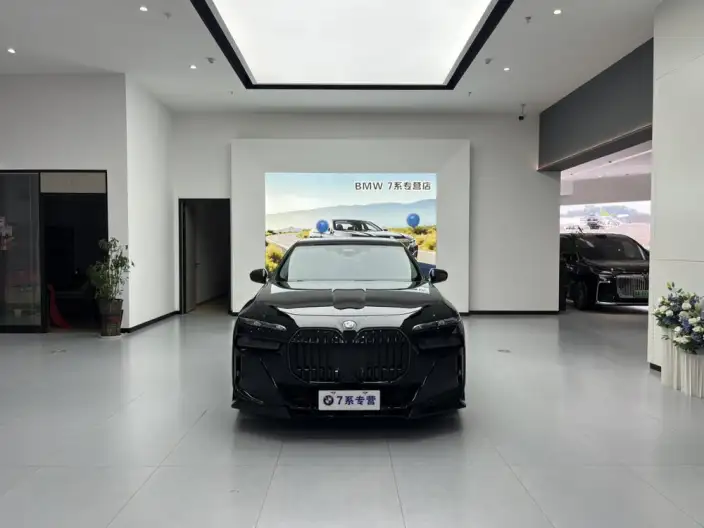 BMW 7 Series 2023 Model 735Li M Sports Set – фото 2