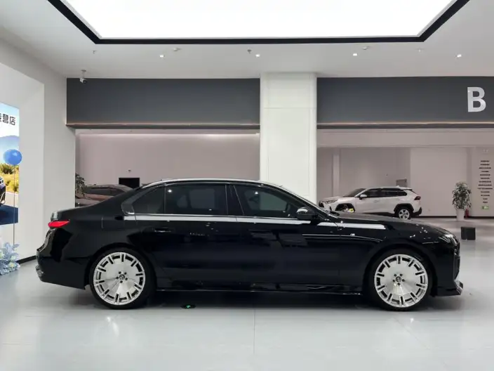 BMW 7 Series 2023 Model 735Li M Sports Set – фото 5
