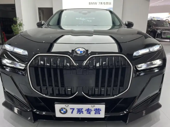 BMW 7 Series 2023 Model 735Li M Sports Set – фото 7
