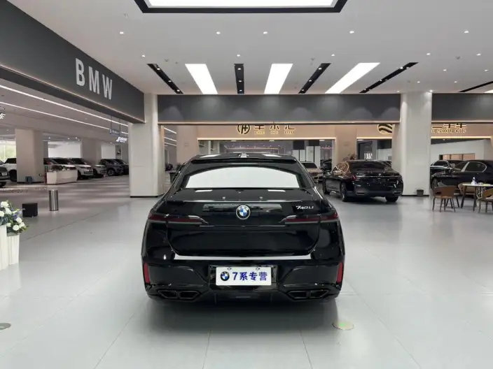 BMW 7 Series 2023 Model 735Li M Sports Set – фото 9