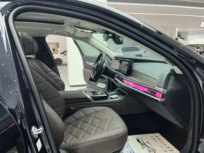 BMW 7 Series 2023 Model 735Li M Sports Set – фото 10