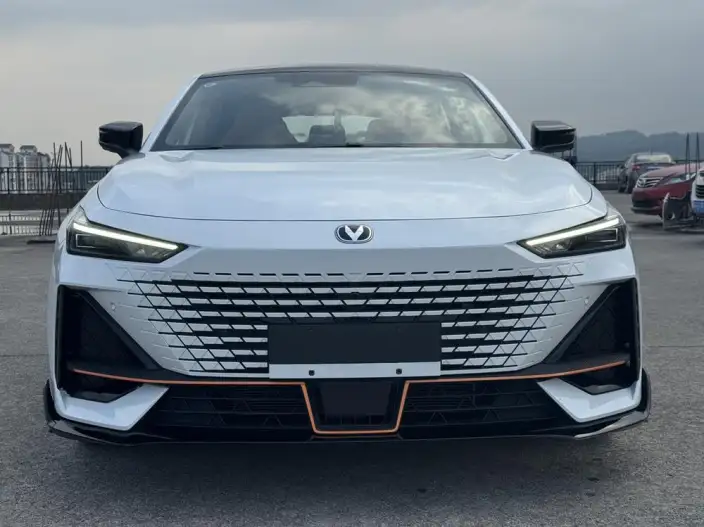 Changan UNI-V 2023 Model 1.5T Sports Edition – фото 2