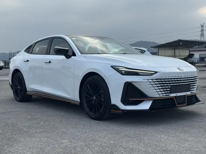 Changan UNI-V 2023 Model 1.5T Sports Edition – фото 3
