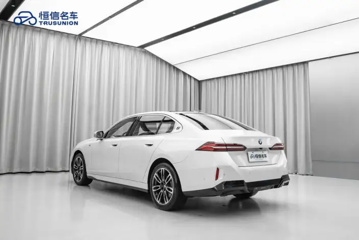BMW 5 Series 2024 Model 525Li M Sports Set – фото 4