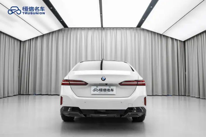 BMW 5 Series 2024 Model 525Li M Sports Set – фото 5