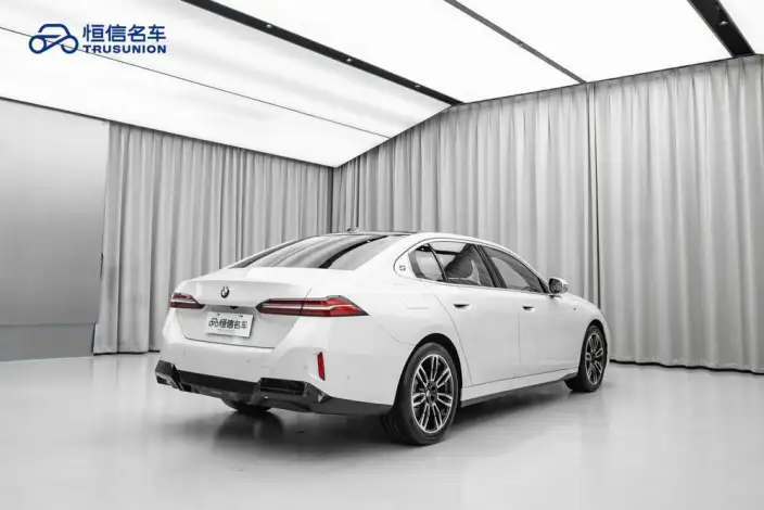 BMW 5 Series 2024 Model 525Li M Sports Set – фото 6