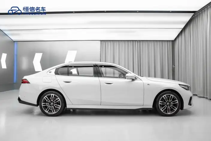BMW 5 Series 2024 Model 525Li M Sports Set – фото 7