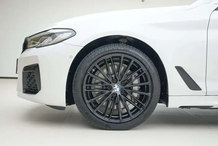 BMW 5 Series 2022 Model Facelift II 530Li xDrive M Sports Set – фото 8