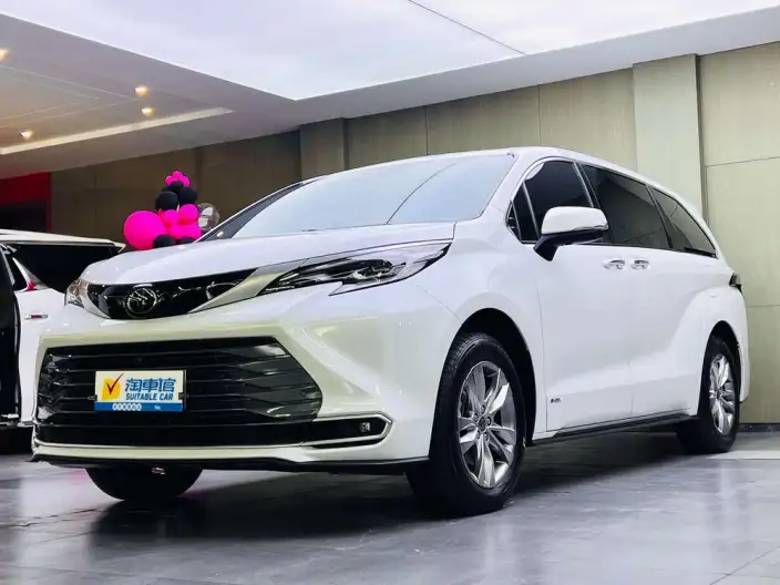 Toyota Sienna 2024 Model Hybrid 2.5L 4WD Premium Edition – фото 1