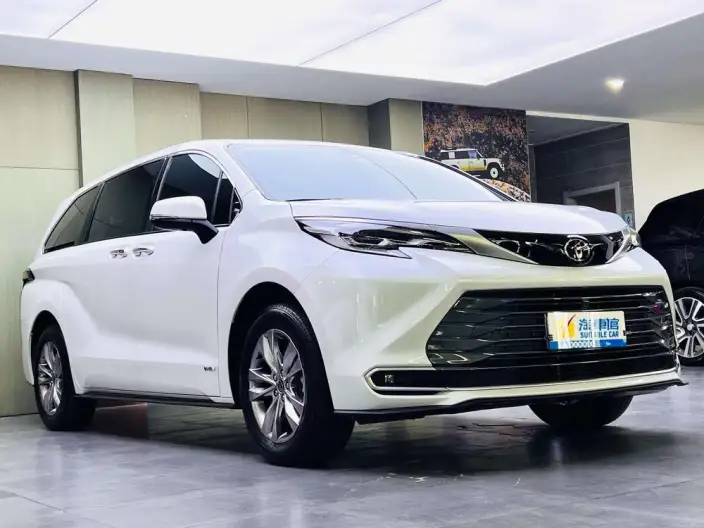 Toyota Sienna 2024 Model Hybrid 2.5L 4WD Premium Edition – фото 3