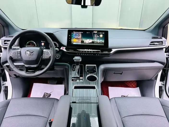 Toyota Sienna 2024 Model Hybrid 2.5L 4WD Premium Edition – фото 10