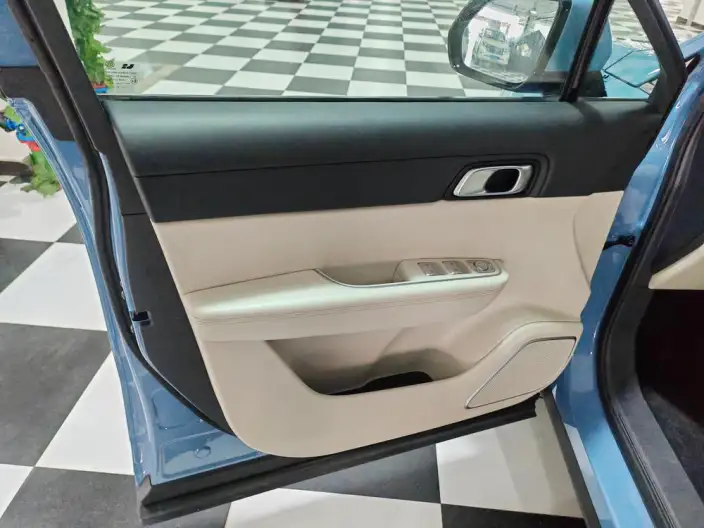 Li Auto ONE 2021 Model Extended Range 6 seat Edition – фото 9