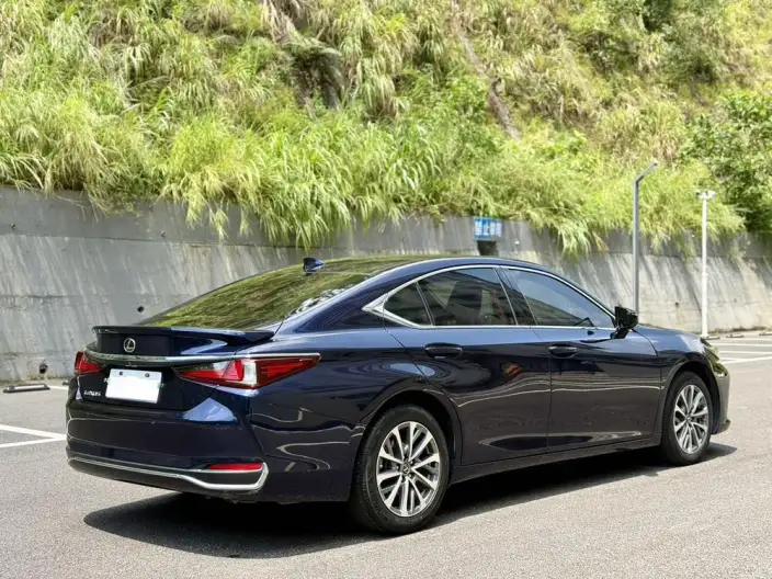 Lexus ES 2022 Model 200 Superior Edition – фото 6
