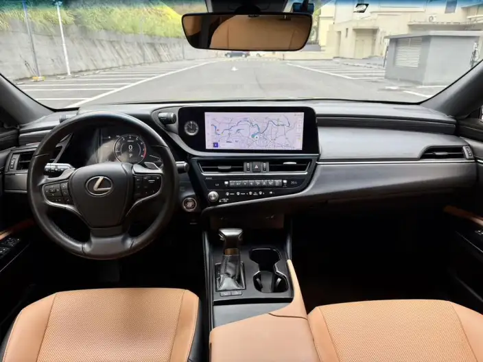 Lexus ES 2022 Model 200 Superior Edition – фото 7