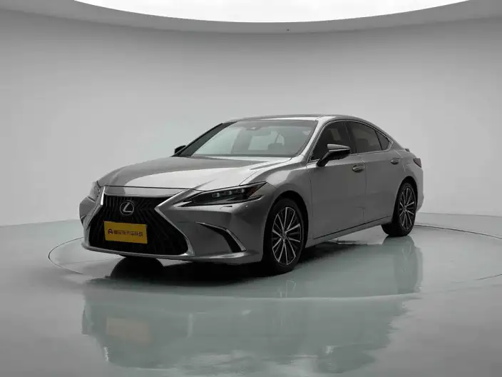 Lexus ES 2022 Model 300h Premium – фото 1