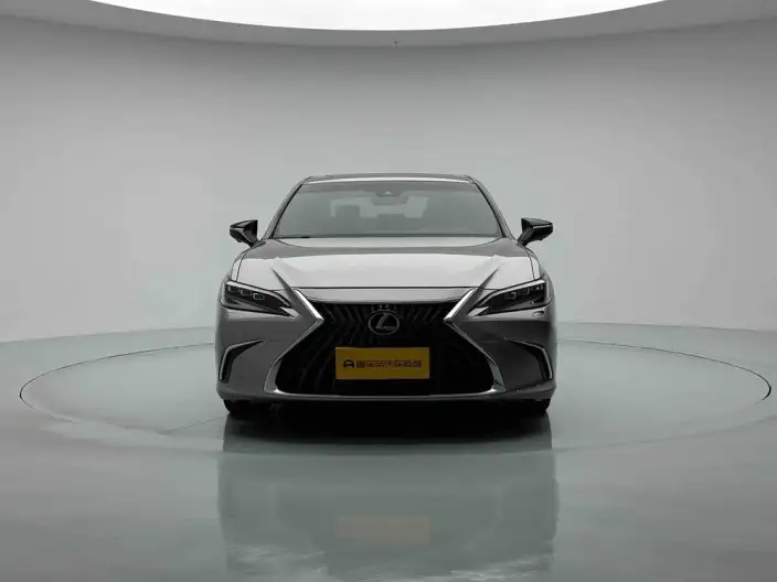Lexus ES 2022 Model 300h Premium – фото 2