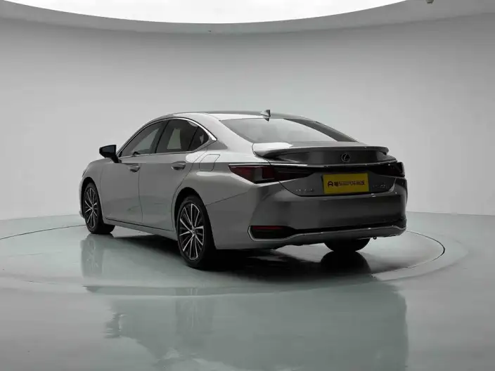 Lexus ES 2022 Model 300h Premium – фото 5