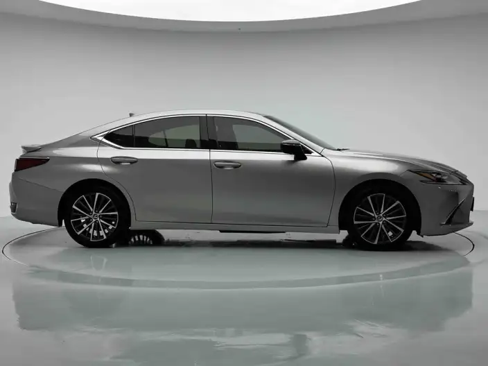 Lexus ES 2022 Model 300h Premium – фото 8