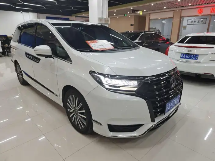 Honda Elysion 2022 Model 2.0L Hybrid Deluxe Edition – фото 3