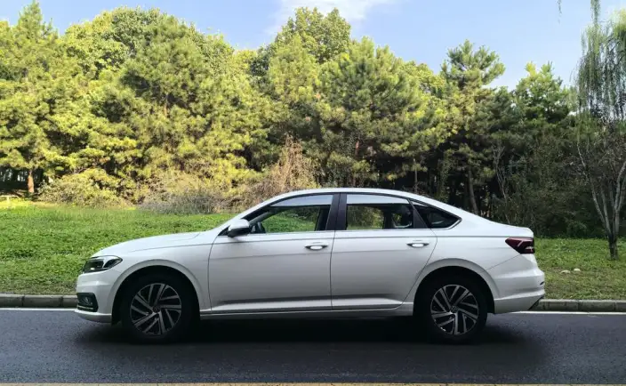 Volkswagen Lavida 2021 Model 1.5L Automatic Comfort Edition – фото 3