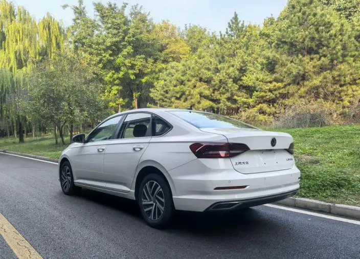 Volkswagen Lavida 2021 Model 1.5L Automatic Comfort Edition – фото 4