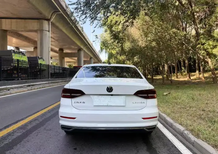 Volkswagen Lavida 2021 Model 1.5L Automatic Comfort Edition – фото 5