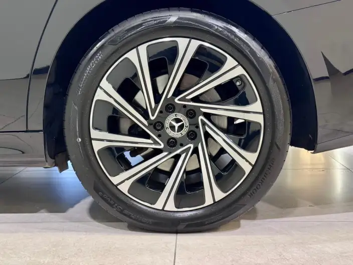 Mercedes-Benz E-Class 2024 Model E 300 L Luxury Model sedan – фото 8