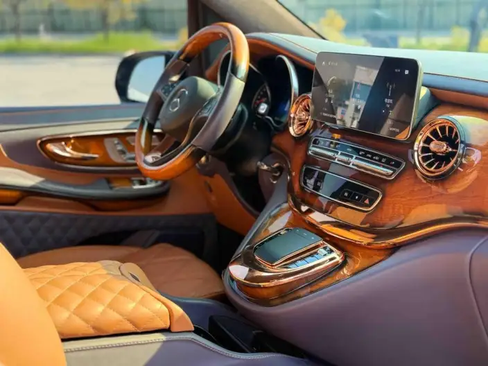 Mercedes-Benz V-Class 2022 Model V 260 L Long wheelbase Premium Edition – фото 9