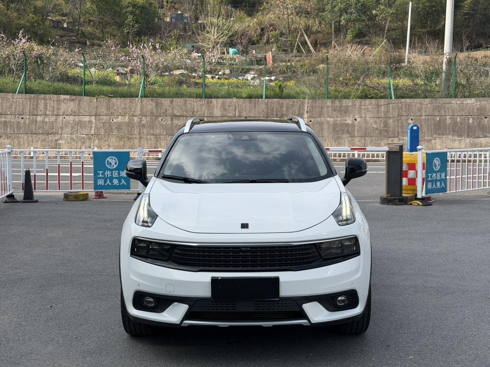 Lynk & Co 01 2017 модификация 2.0T 4WD Jin Pro Edition – фото 2